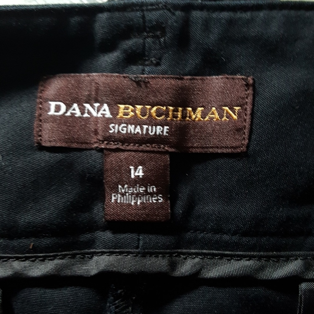 Shorts - Picture 3 of 4